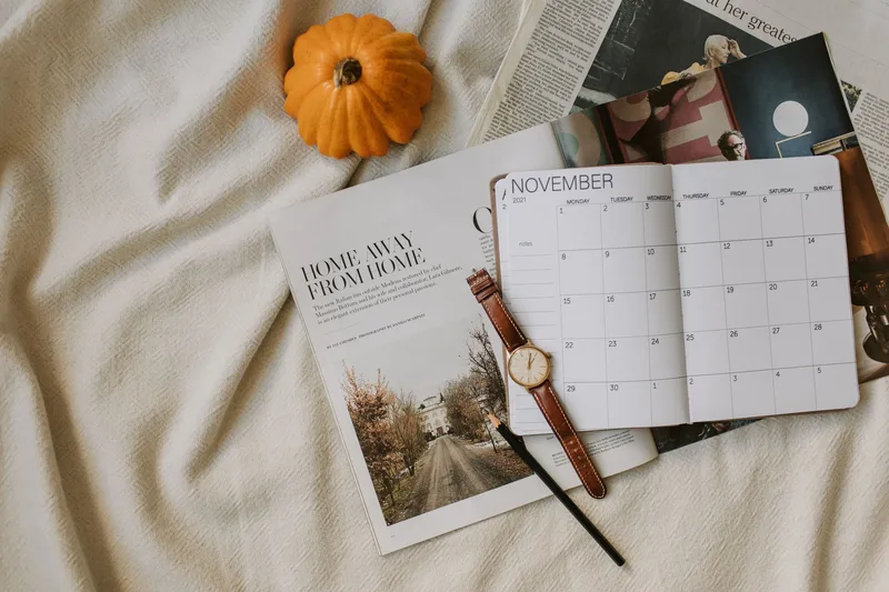 Clock overlaid on an Instagram grid showing optimal posting time windows
