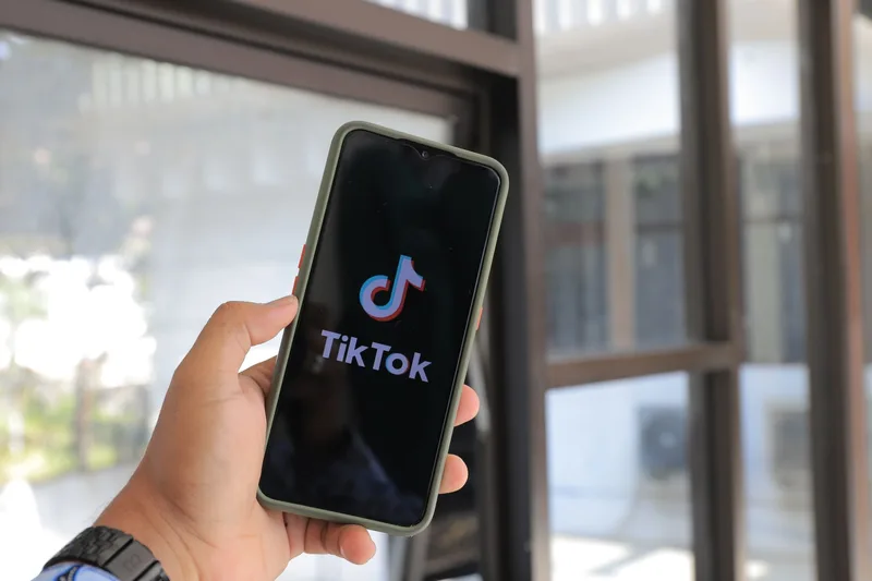 Chart showing TikTok algorithm signal weight changes from 2024 to 2026